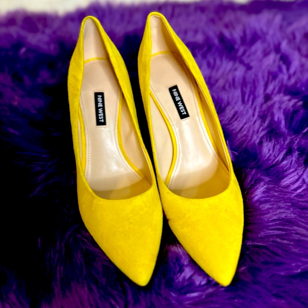 Yellow suede pumps Nine West